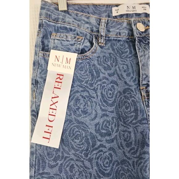 New Max~Woman Size 6~Blue Denim Floral Print High Rise Straight Leg Jean Stretch - Picture 2 of 16
